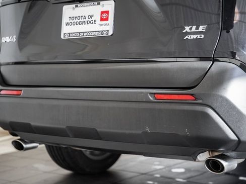 Used 2020 Toyota RAV4 XLE Premium image 8