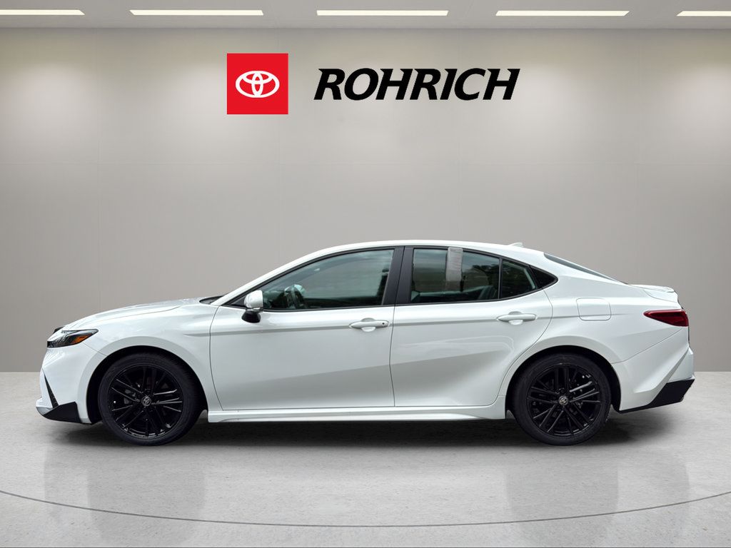 Used 2025 Toyota Camry SE FWD image 9