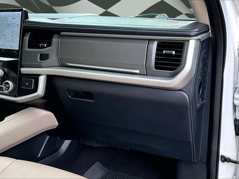 Certified 2023 Ford Expedition XLT AWD/4WD image 16