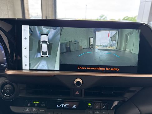 Certified 2024 Toyota Crown Platinum image 26