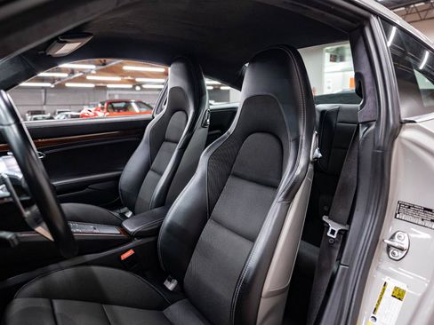 Used 2019 Porsche 911 Carrera 4 AWD/4WD image 12
