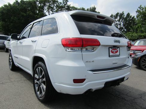 Used 2018 Jeep Grand Cherokee Overland AWD/4WD image 5