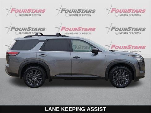 New 2026 Nissan Pathfinder SL image 3