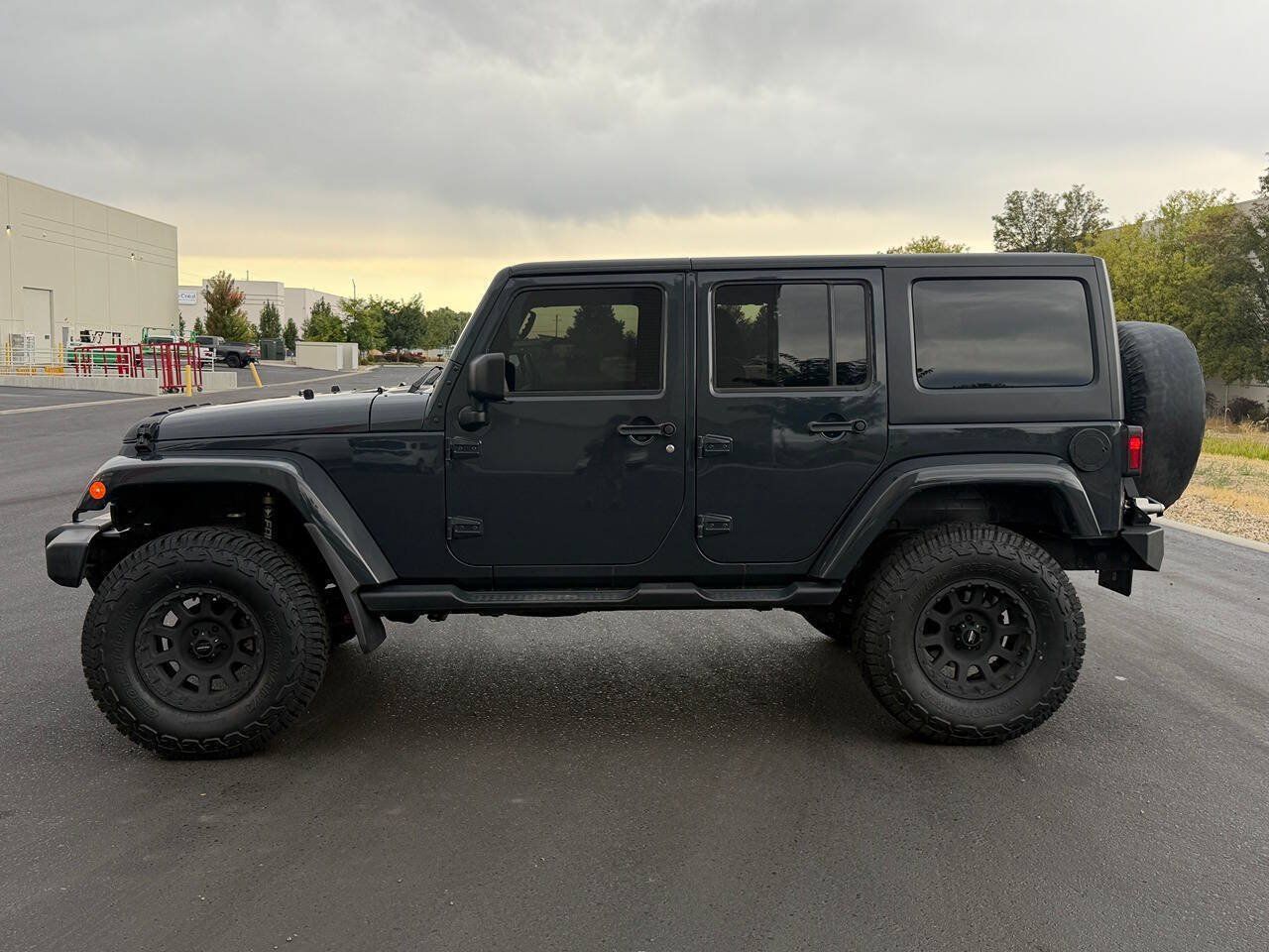 Used 2018 Jeep Wrangler Unlimited Sahara w/ Connectivity Group AWD/4WD image 8