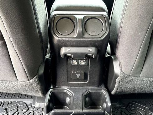Used 2020 Jeep Wrangler Unlimited Sahara AWD/4WD image 18
