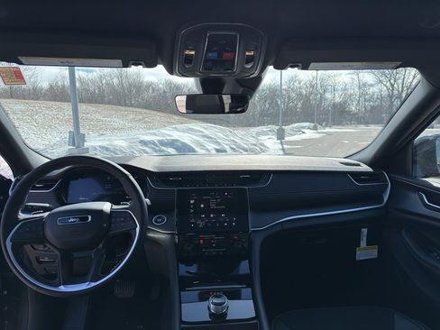 New 2025 Jeep Grand Cherokee Altitude AWD/4WD image 26