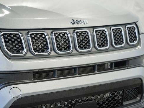 Certified 2023 Jeep Compass Latitude AWD/4WD image 11