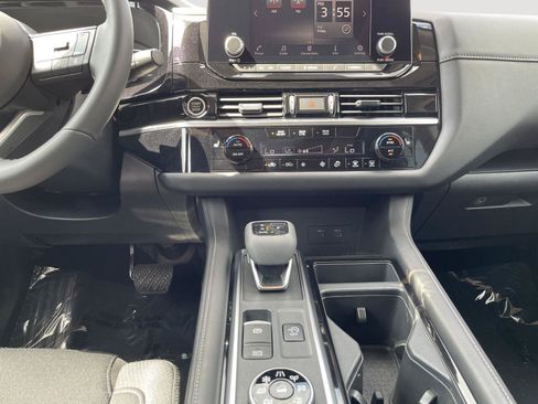 Used 2024 Nissan Pathfinder SV w/ SV Premium Package AWD/4WD image 18