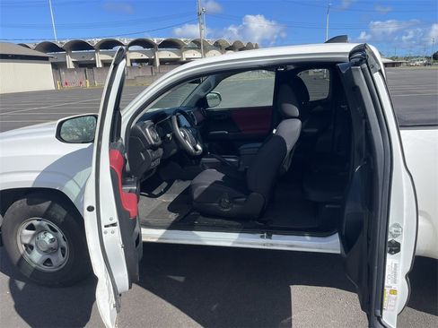 Used 2023 Toyota Tacoma 2WD Access Cab image 10