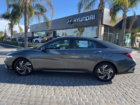 New 2025 Hyundai Elantra Limited image 6