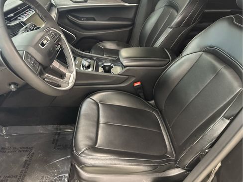 Used 2024 Jeep Grand Cherokee L Limited w/ Luxury Tech Group II AWD/4WD image 12