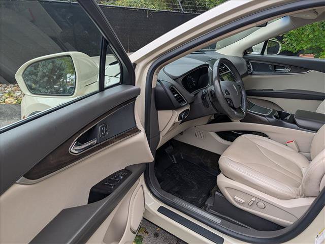 Used 2018 Lincoln MKX Reserve w/ Driver Assistance Package FWD image 28