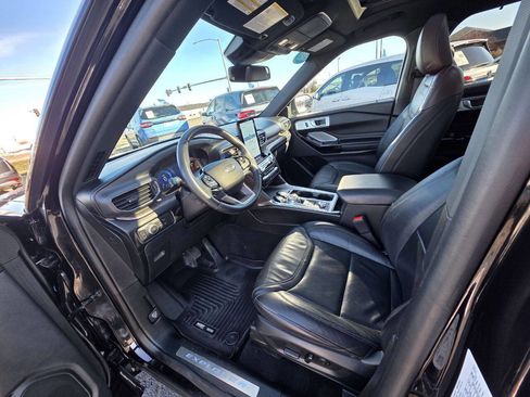 Used 2021 Ford Explorer Platinum image 12