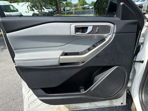 Used 2022 Ford Explorer XLT w/ Equipment Group 202A RWD image 17