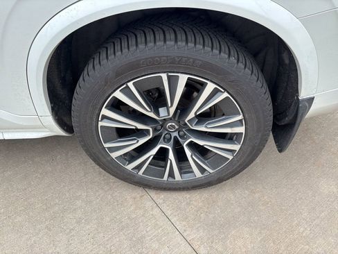 Used 2020 Volvo XC90 T5 Momentum w/ Protection Package Premier AWD/4WD image 14