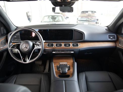 Used 2025 Mercedes-Benz GLE 450 4MATIC image 16