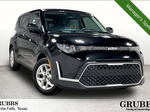 Used 2025 Kia Soul LX w/ LX Technology Package FWD image 1