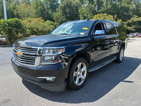 Used 2015 Chevrolet Suburban LTZ RWD image 2