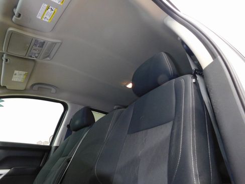 Used 2017 Nissan Titan SV image 42