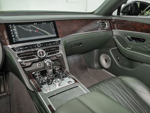 Certified 2022 Bentley Flying Spur V8 image 30