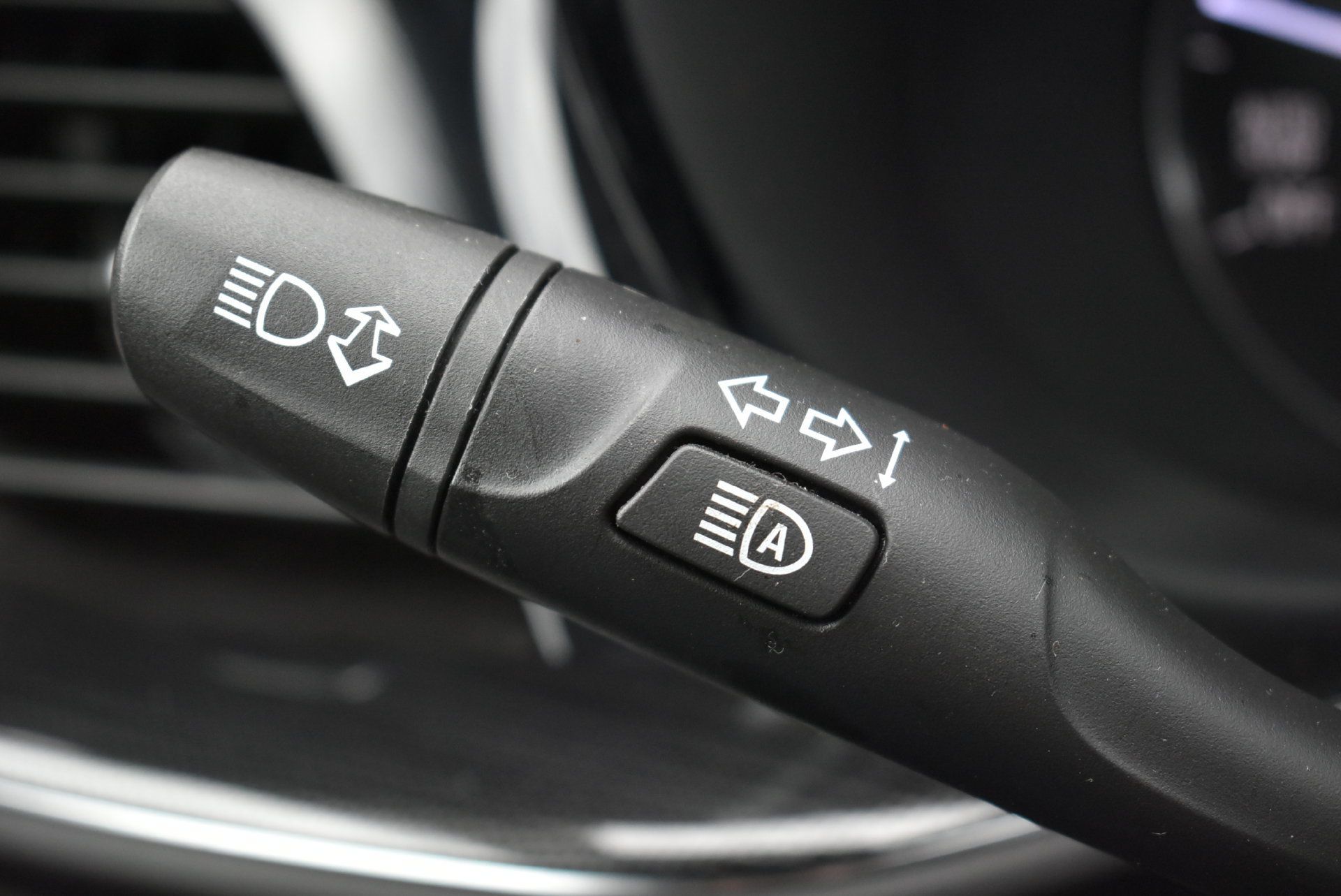 Used 2023 Buick Envision Essence AWD/4WD image 22