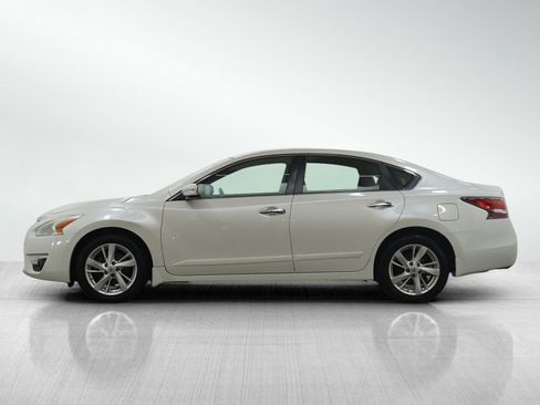 Used 2014 Nissan Altima 2.5 SV w/ Convenience Package image 2