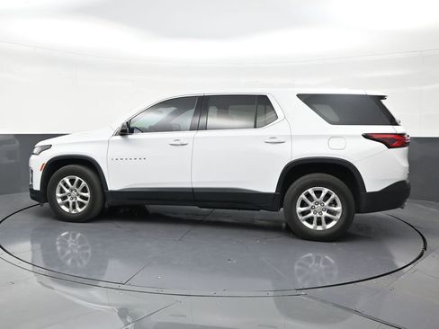 Used 2023 Chevrolet Traverse LS FWD image 2