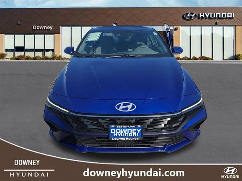 Used 2025 Hyundai Elantra SEL FWD image 8