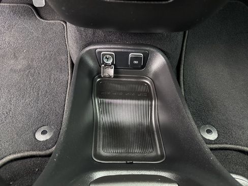 Used 2021 Chrysler Pacifica Touring w/ S Appearance Package image 19