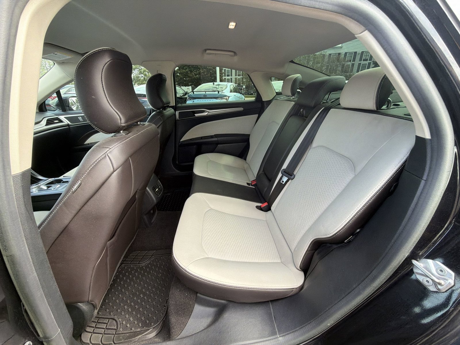 Used 2019 Ford Fusion SE w/ Equipment Group 151A FWD image 19