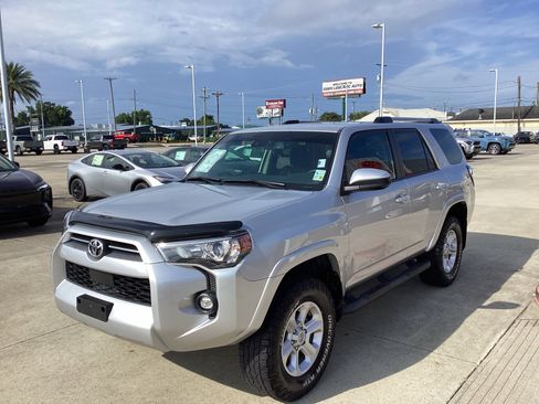 Used 2022 Toyota 4Runner SR5 RWD image 3
