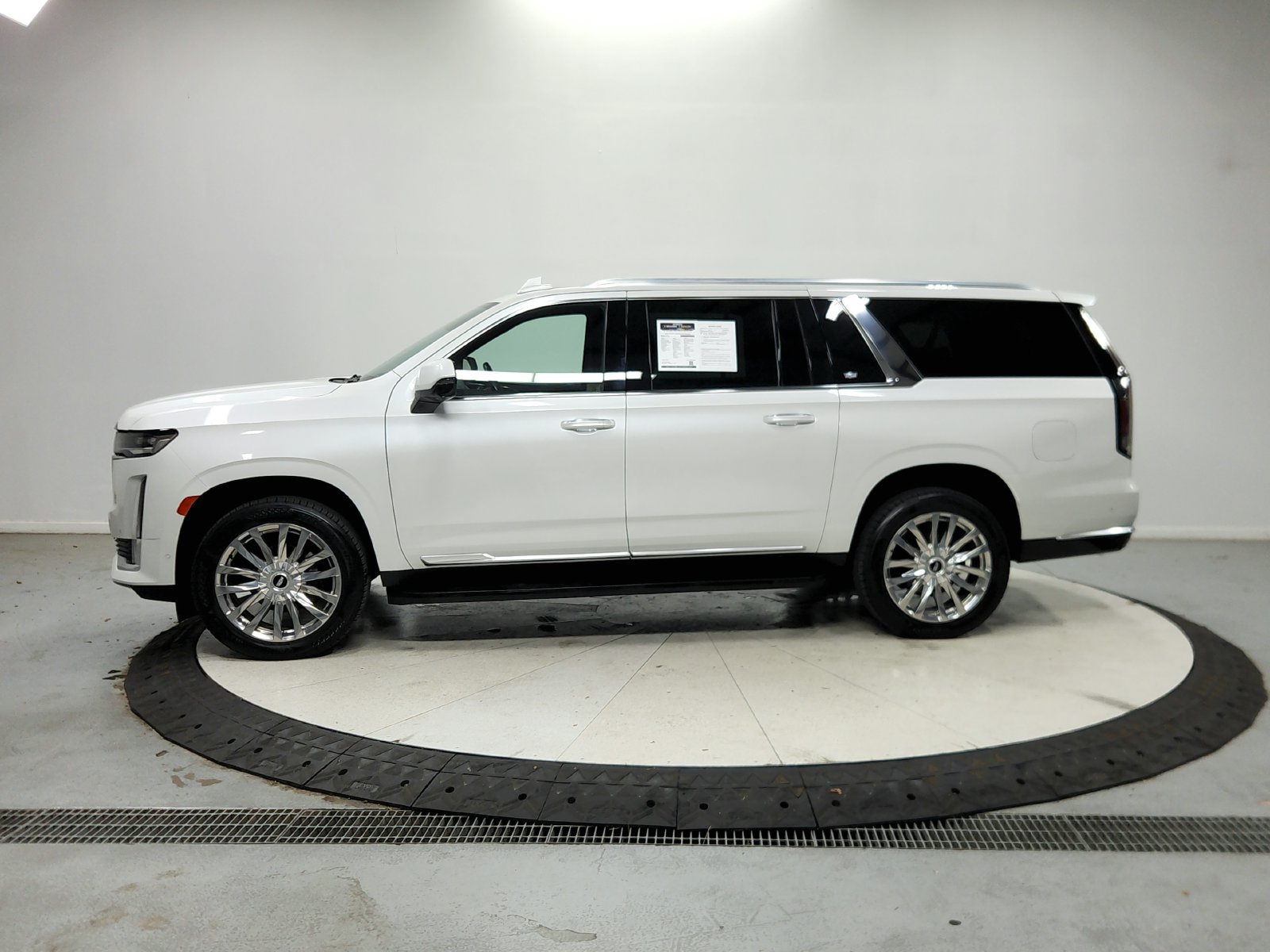 Used 2021 Cadillac Escalade ESV Premium Luxury AWD/4WD image 5