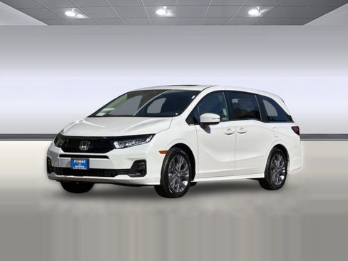 New 2026 Honda Odyssey Touring image 2
