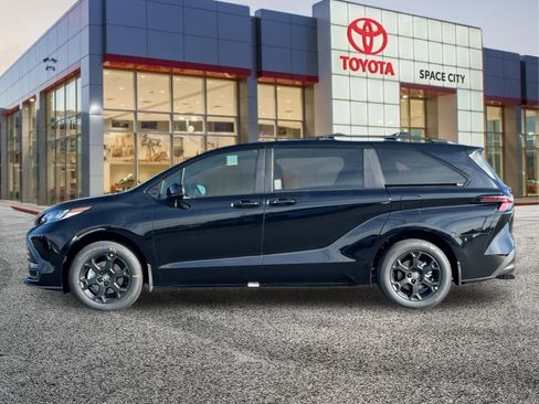 New 2026 Toyota Sienna XLE Woodland Edition AWD/4WD image 3