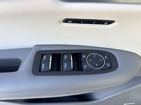 Used 2025 Cadillac XT6 Premium Luxury w/ Technology Package image 15