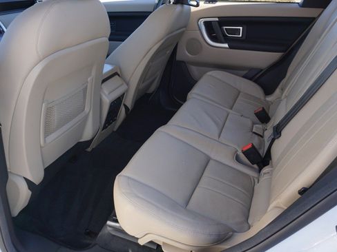 Used 2019 Land Rover Discovery Sport HSE image 28