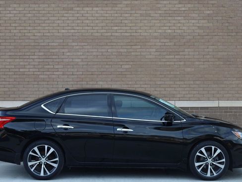Used 2017 Nissan Sentra SV w/ Style Package FWD image 3