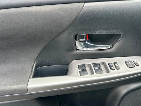 Used 2017 Toyota Prius V Two w/ Carpet Mat Package image 12