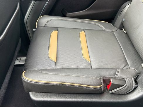 Used 2021 GMC Yukon AT4 w/ Technology Package image 29