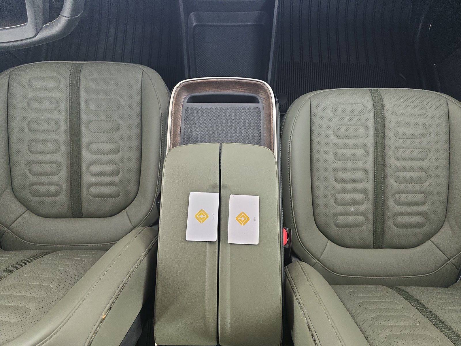 Used 2022 Rivian R1S Launch Edition Quad AWD/4WD image 32