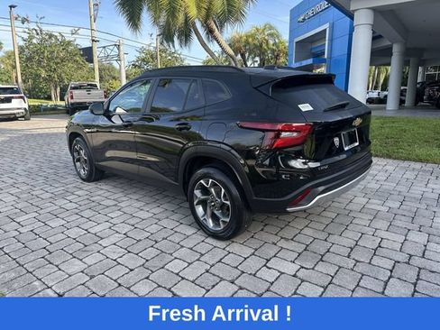 Used 2024 Chevrolet Trax LT FWD image 32