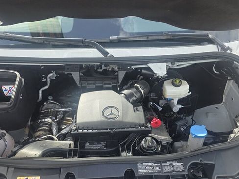 Used 2025 Mercedes-Benz Sprinter 2500 image 33