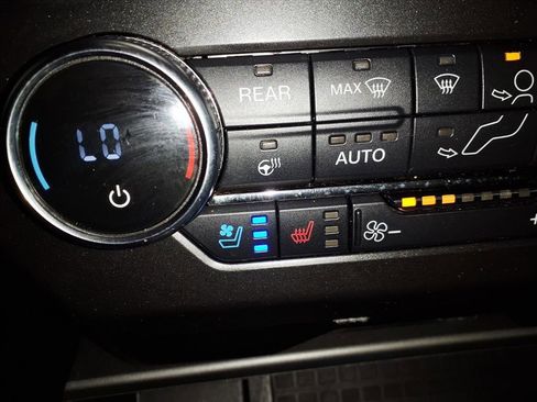 Used 2021 Ford Expedition XLT image 15