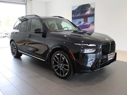 Used 2023 BMW X7 xDrive40i w/ Executive Package AWD/4WD image 2