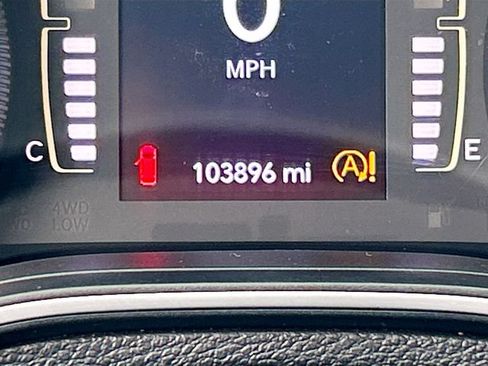 Used 2019 Jeep Cherokee Latitude Plus FWD image 9