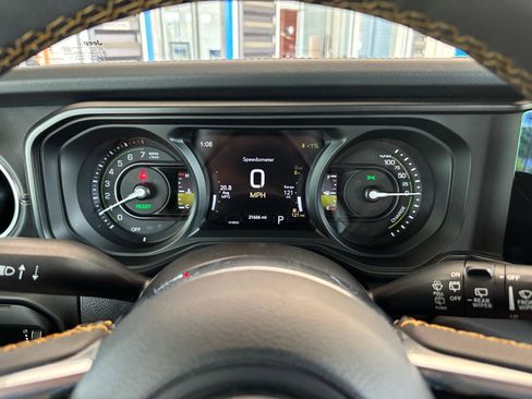 Used 2024 Jeep Wrangler Sahara image 18
