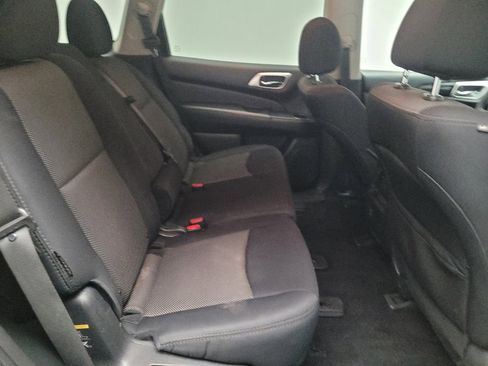 Used 2018 Nissan Pathfinder S image 19