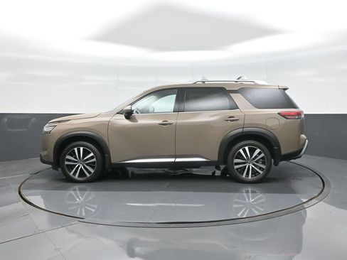 Used 2024 Nissan Pathfinder Platinum w/ Cargo Package AWD/4WD image 4