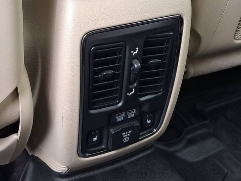 Used 2017 Jeep Grand Cherokee Limited AWD/4WD image 11