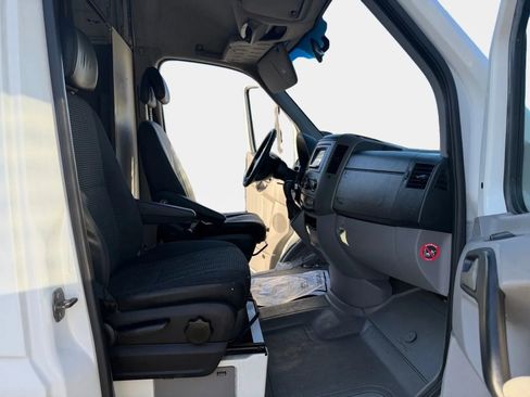 Used 2008 Freightliner Sprinter 3500 image 13